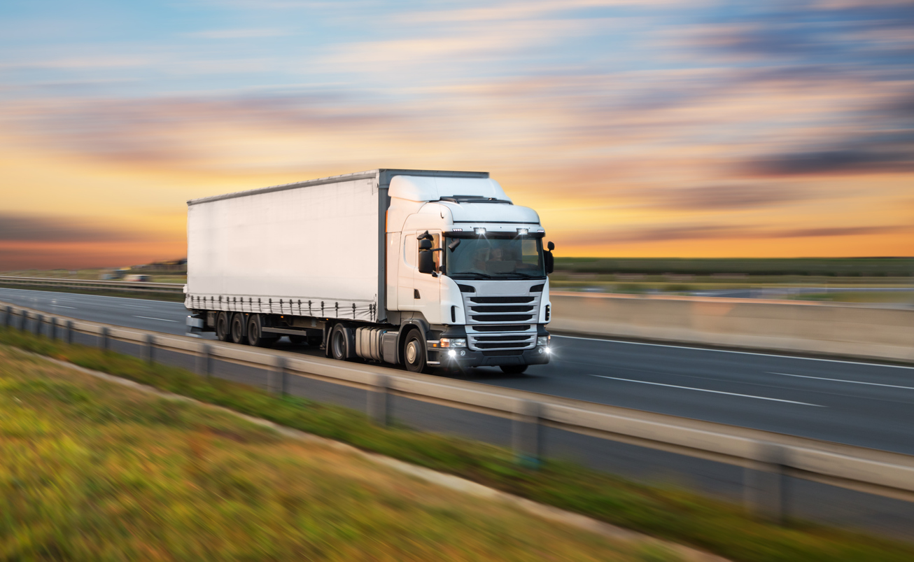 How Fast Can Commercial Trucks Safely Travel on Highways in Jacksonville?